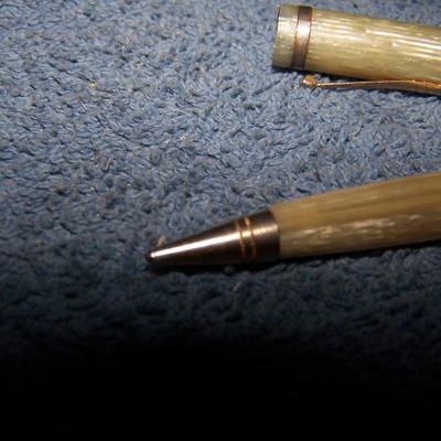 LOT 33 VINTAGE UNIQUE PEN/PENCIL