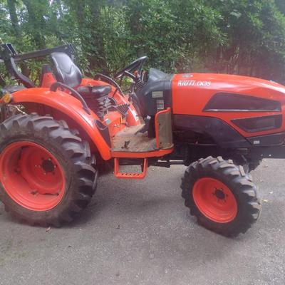 Kioti CK35 4WD 8x8 Farm Tractor with 682 Hours