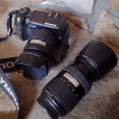 Olympus E-300 Evolt 45mm Digital Camera with Telescoping Lens and Carry Bag