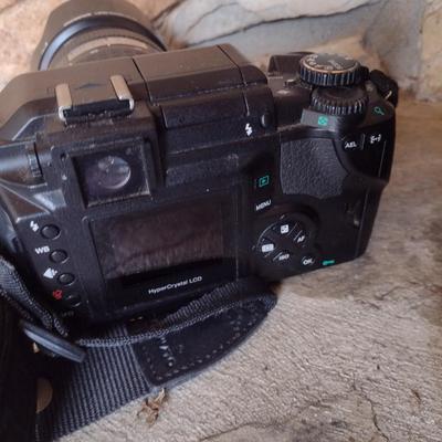 Olympus E-300 Evolt 45mm Digital Camera with Telescoping Lens and Carry Bag