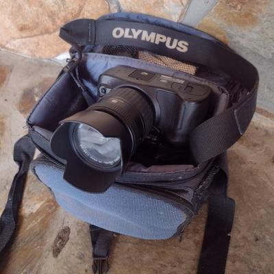 Olympus E-300 Evolt 45mm Digital Camera with Telescoping Lens and Carry Bag