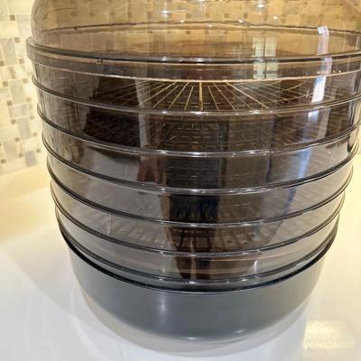 Dehydrator