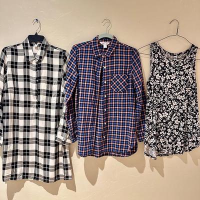 3 OLD NAVY women's shirts- Medium