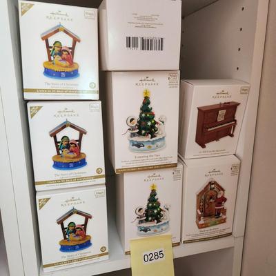 Lot of 8 Hallmark Keepsake Christmas Tree ornaments Magic Cord