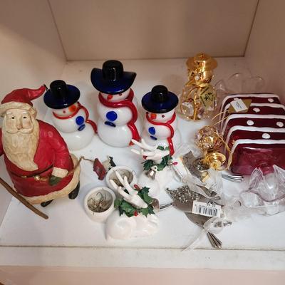 Lot of Christmas Tree ornaments & Decor John Deere Basketbearies Lights ++