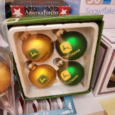 Lot of Christmas Tree ornaments & Decor John Deere Basketbearies Lights ++