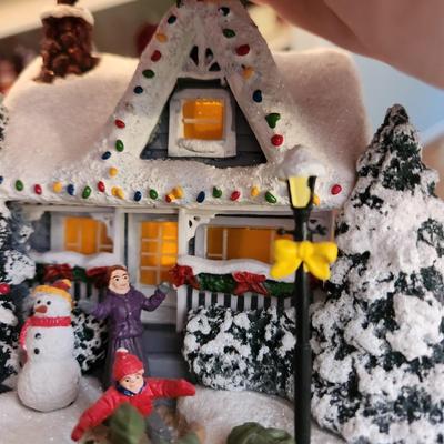 Thomas Kinkade Hero's Welcome Christmas Lights up