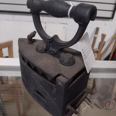 Vintage Cast iron Coal Clothes Iron