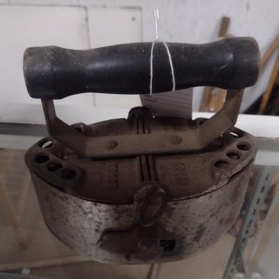 Vintage Cast iron Coal Clothes Iron
