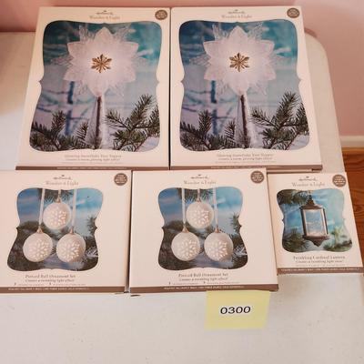 Lot of 5 Hallmark Wonder & Light Christmas Tree ornaments