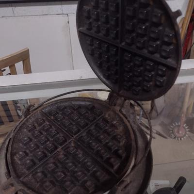 Vintage Griswold Cast Iron Stove Top Waffle Griddle