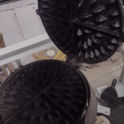 Vintage Lodge Cast Iron Stove Top Waffle Griddle
