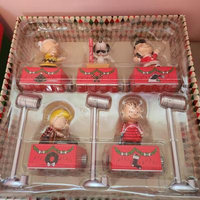 Hallmark Peanuts Gang Snoopy Charlie Brown Christmas Dance Party Collector's Set