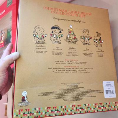 Hallmark Peanuts Gang Christmas Light Show Collector's Set
