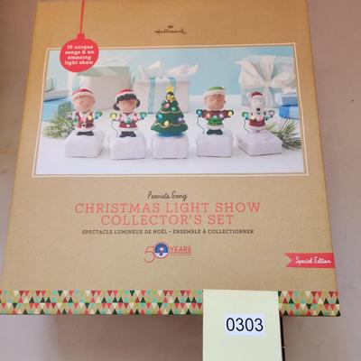 Hallmark Peanuts Gang Christmas Light Show Collector's Set