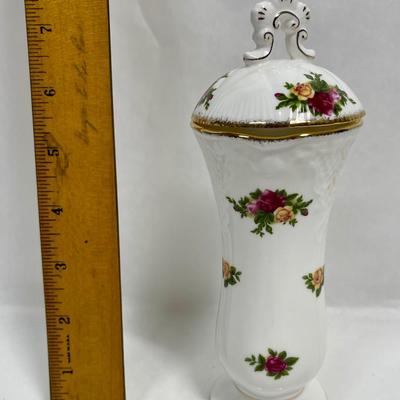 Vintage Royal Albert England Old Country Roses 5 1/2" Flower Bud Vase with Lid