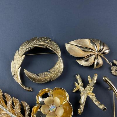 -140- BROOCH | Miscellaneous Gold Tone Pins | Marked