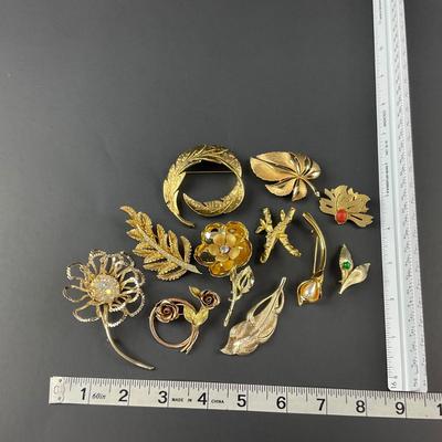 -140- BROOCH | Miscellaneous Gold Tone Pins | Marked