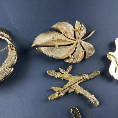 -140- BROOCH | Miscellaneous Gold Tone Pins | Marked