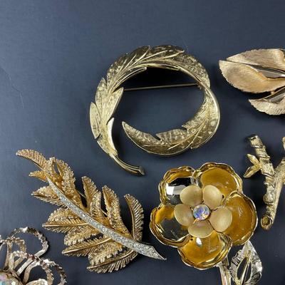 -140- BROOCH | Miscellaneous Gold Tone Pins | Marked