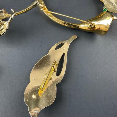 -140- BROOCH | Miscellaneous Gold Tone Pins | Marked