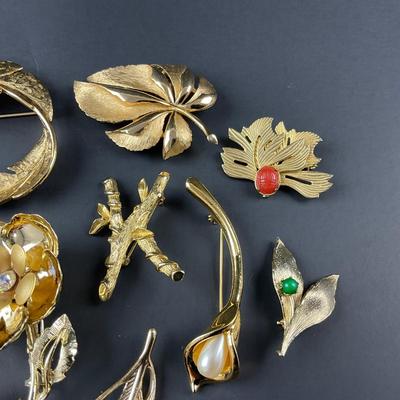 -140- BROOCH | Miscellaneous Gold Tone Pins | Marked