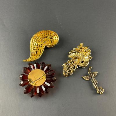 -145- BROOCH | Amber & Gold Tone Pins