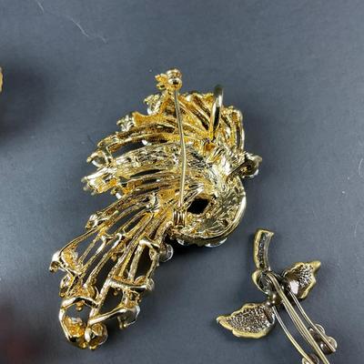 -145- BROOCH | Amber & Gold Tone Pins