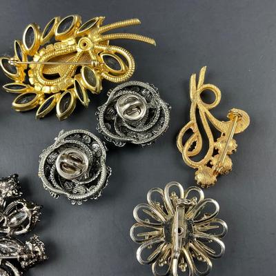 -146- BROOCH | Miscellaneous Blue Rhinestone Pins