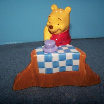 LOT 46 WONDERFUL COLLECTABLE DISNEY WINNIE THE POOH/ALICE/DALMATIANS