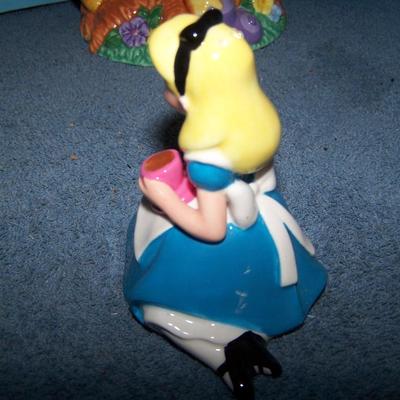 LOT 46 WONDERFUL COLLECTABLE DISNEY WINNIE THE POOH/ALICE/DALMATIANS
