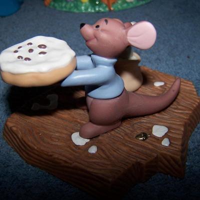 LOT 46 WONDERFUL COLLECTABLE DISNEY WINNIE THE POOH/ALICE/DALMATIANS