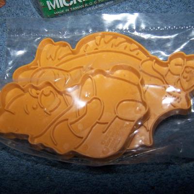 LOT 46 WONDERFUL COLLECTABLE DISNEY WINNIE THE POOH/ALICE/DALMATIANS