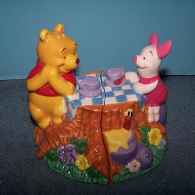 LOT 46 WONDERFUL COLLECTABLE DISNEY WINNIE THE POOH/ALICE/DALMATIANS