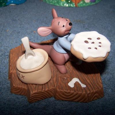 LOT 46 WONDERFUL COLLECTABLE DISNEY WINNIE THE POOH/ALICE/DALMATIANS