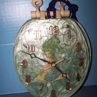 LOT 54 FANTASTIC COLLECTABLE MERMAID/SHELLS TOILET SEAT CLOCK