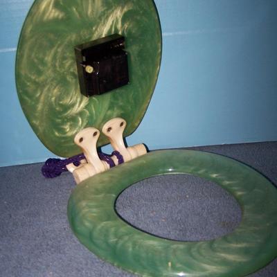 LOT 54 FANTASTIC COLLECTABLE MERMAID/SHELLS TOILET SEAT CLOCK