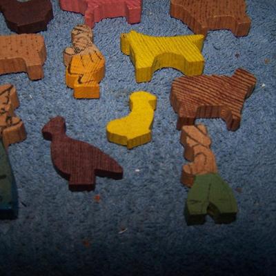 LOT 69 WONDERFUL VINTAGE MINI WOODEN FARM FIGURES