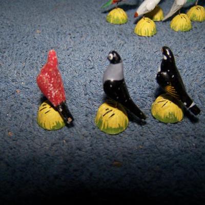 LOT 70 VINTAGE TINY CLAY BIRDS