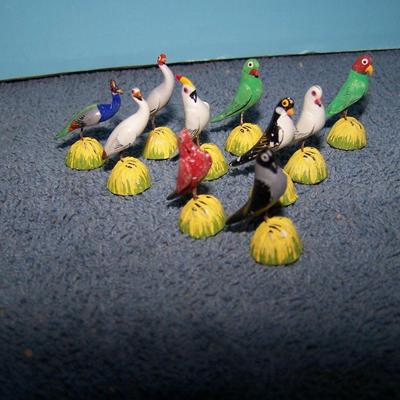 LOT 70 VINTAGE TINY CLAY BIRDS