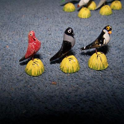 LOT 70 VINTAGE TINY CLAY BIRDS