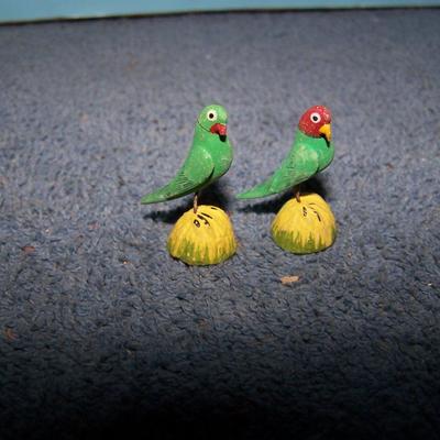 LOT 70 VINTAGE TINY CLAY BIRDS