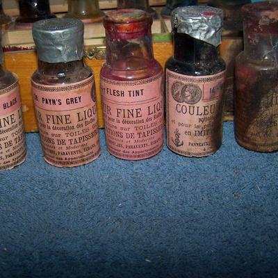 LOT 73 AMAZING VINTAGE FRENCH TAPESTRY COLORS & WOODEN BOX