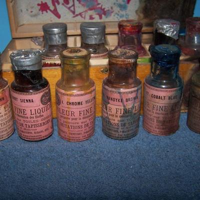 LOT 73 AMAZING VINTAGE FRENCH TAPESTRY COLORS & WOODEN BOX