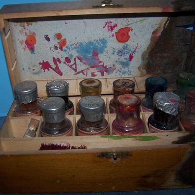 LOT 73 AMAZING VINTAGE FRENCH TAPESTRY COLORS & WOODEN BOX