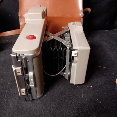 VINTAGE POLAROID 101 LAND CAMERA AND POLAROID J33 CAMERA