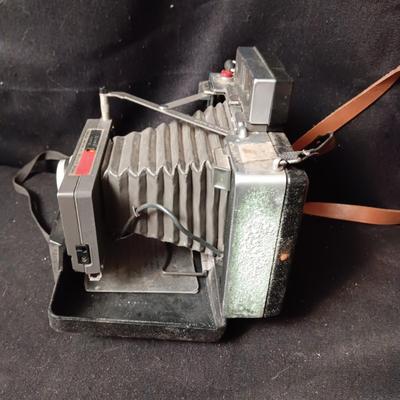 VINTAGE POLAROID 101 LAND CAMERA AND POLAROID J33 CAMERA
