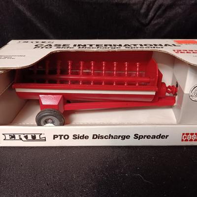 PINEWOOD DERBY KIT AND DESIGN/PATTERNS BOOK PLUS ERTL PTO SIDE DISCHARGE SPREADER