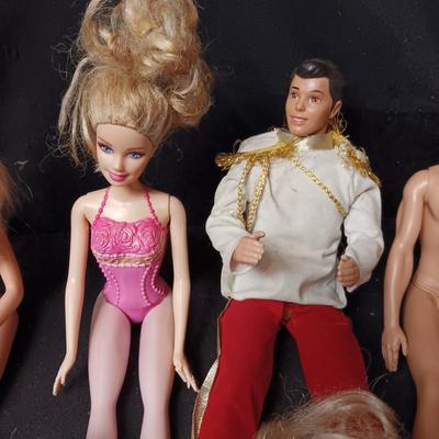 A COLLECTION OF BARBIE AND KEN DOLLS