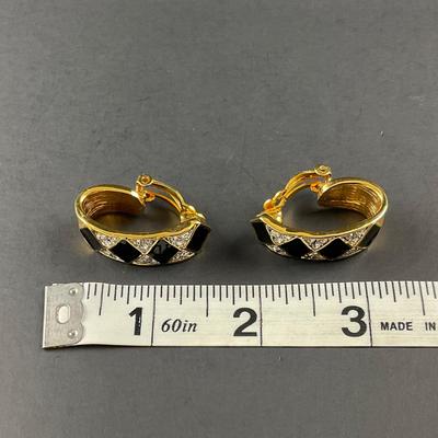 -194- ST. JOHN | Gold Tone “Diamond” Pattern & Black Enamel & Swarovski Crystals Earrings